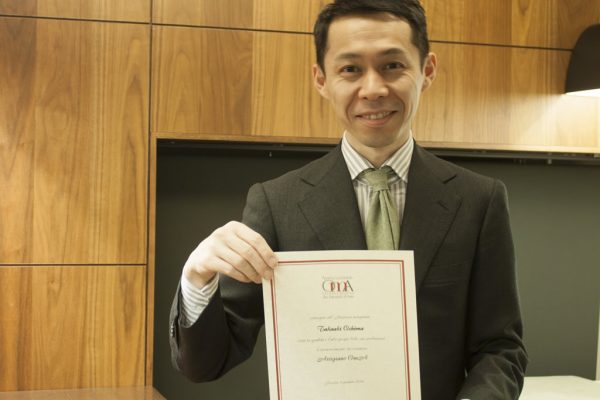 Takaaki Oshima. Un altro artigiano giapponese riceve la targa OmA