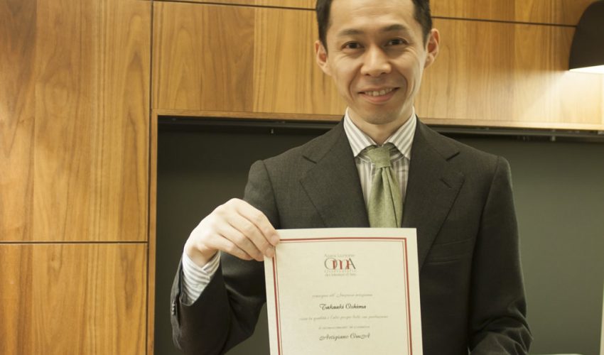 Takaaki Oshima. Un altro artigiano giapponese riceve la targa OmA