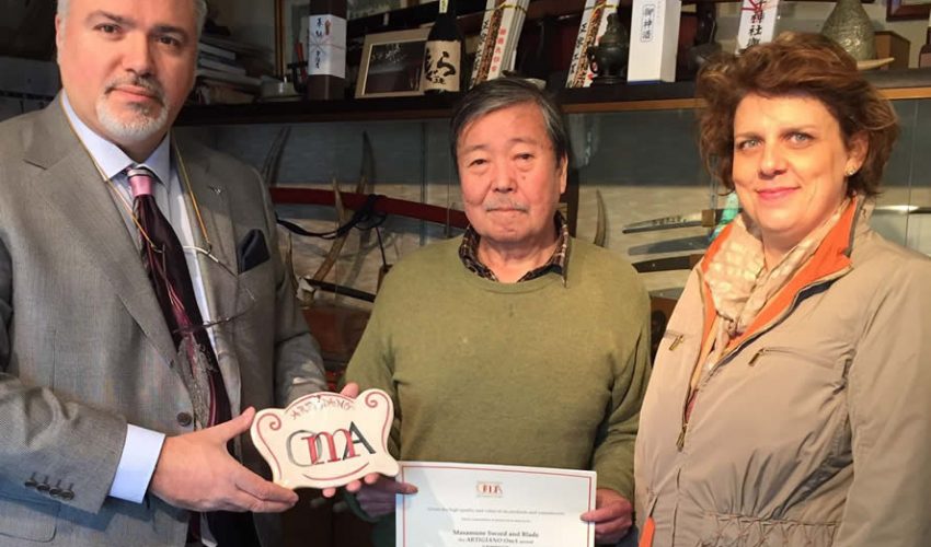 La bottega orafa Penko in Giappone con la targa OmA