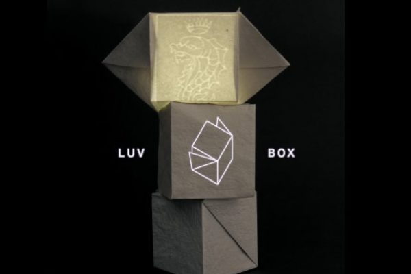 LUV BOX, effetti speciali tra carta e luce alla nuova edizione di SOURCE