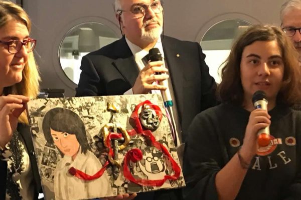 Un kit da disegno per premiare i giovani che scelgono l’arte e l’artigianato