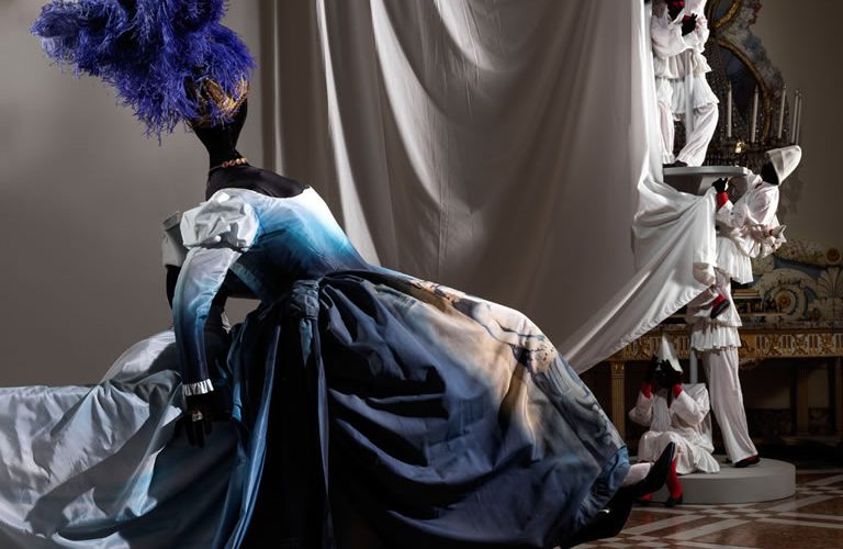 A Napoli una favola fantastica si trasforma in elegante esposizione