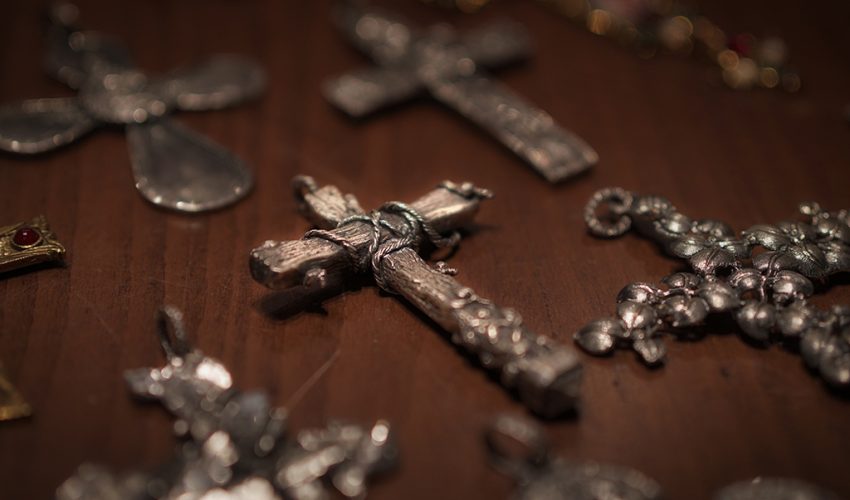 La bottega Penko firma i gioielli del film Conclave